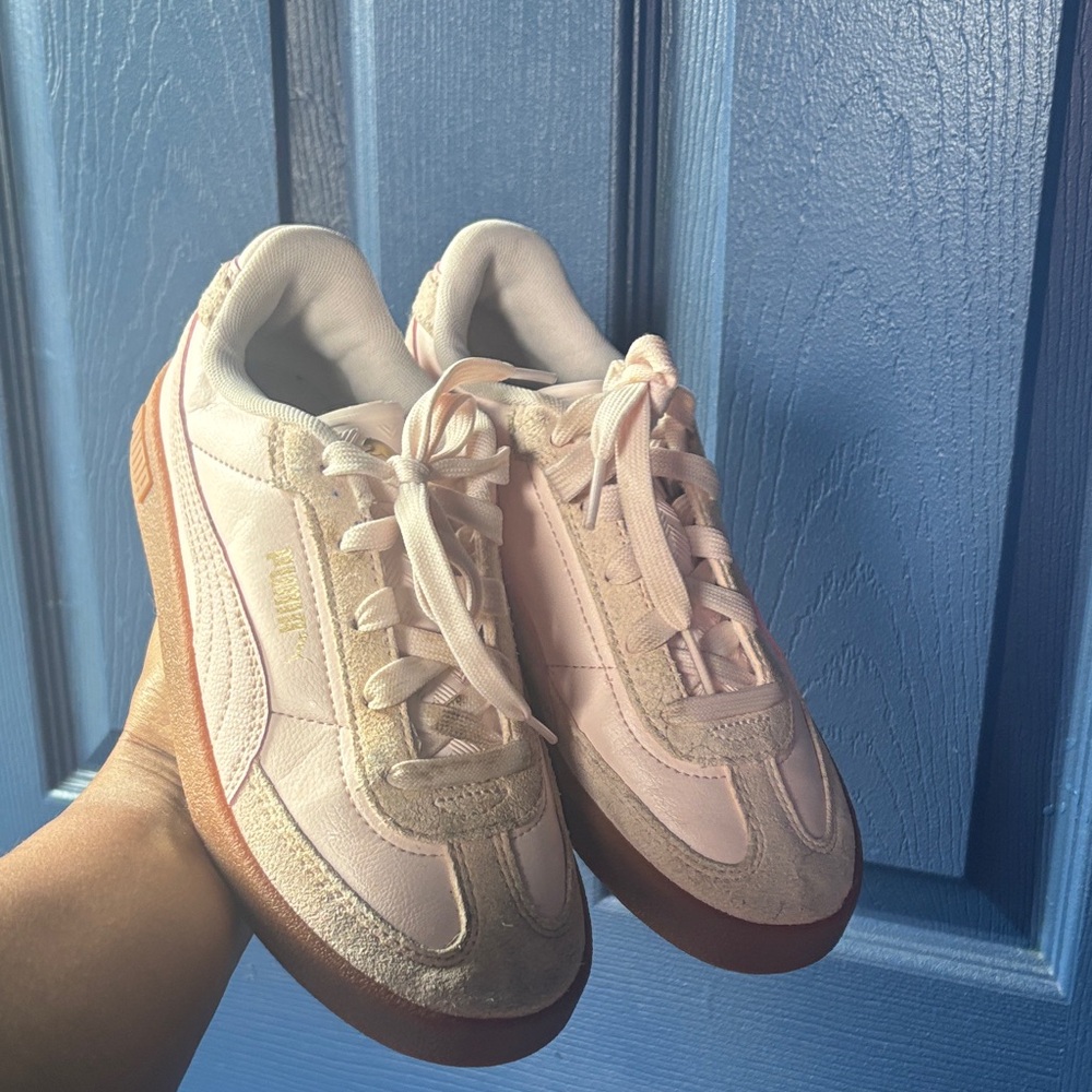 Puma Girl’s Light Pink Sneakers with Gum Sole